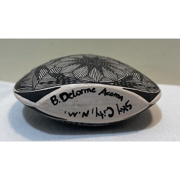Pueblo Native American Fine Lined Seed Bowl by Brian Delorme  Pueblo Native American Fine Lined Seed Bowl by Brian Delorme Miniature 3 3/4x 4\